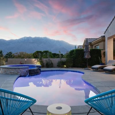 Chimayo Villa, Poolside Mtn Views close to PS